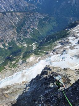 Simul-climbing up the NE Buttress